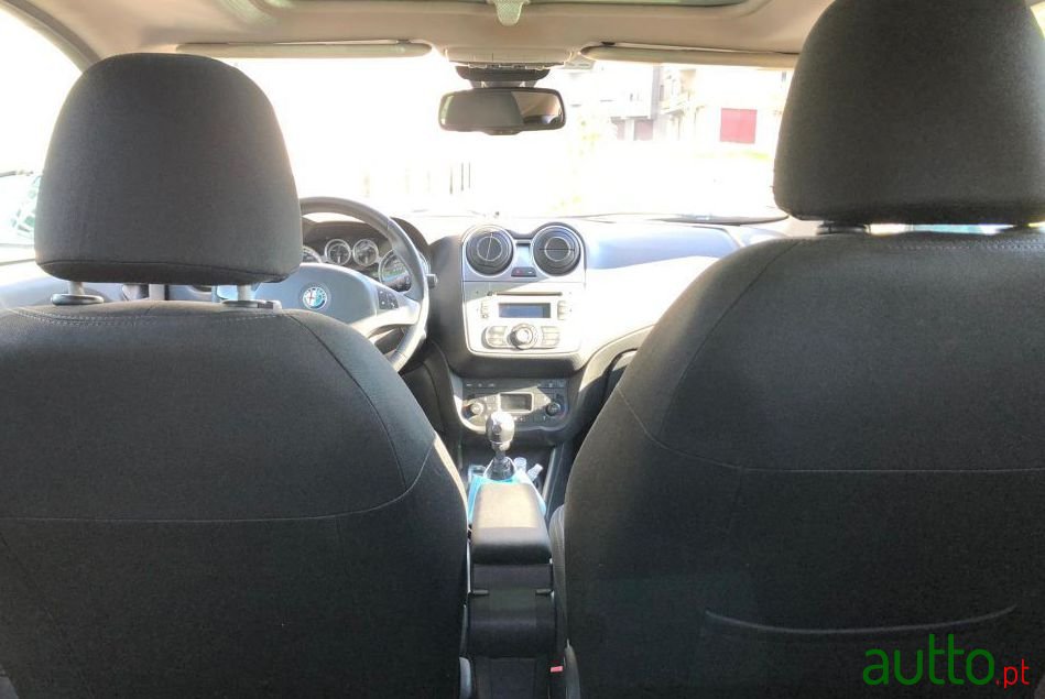 2010' Alfa Romeo MiTo photo #5