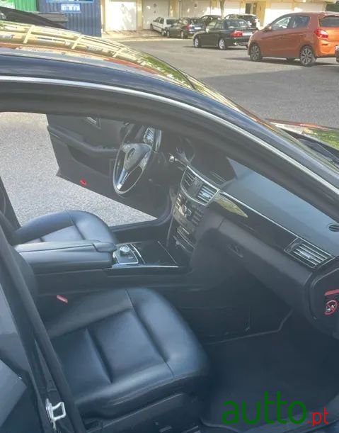 2013' Mercedes-Benz E-300 photo #5