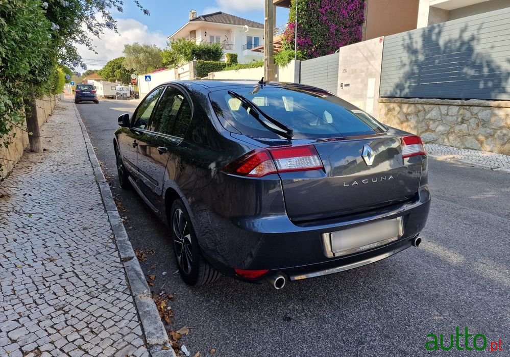 2014' Renault Laguna photo #6