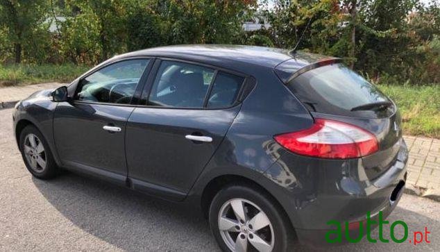 2010' Renault Megane 1.5 Dci photo #2