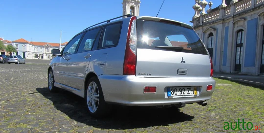 2004' Mitsubishi Lancer Sw photo #3