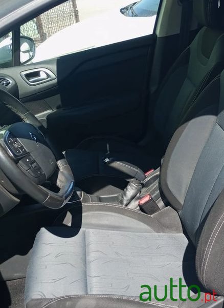 2011' Citroen C4 1.6 E-Hdi Exclusive photo #4