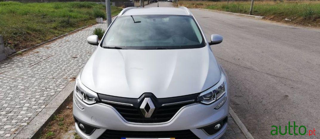 2017' Renault Megane Sport Tourer Nacional photo #2
