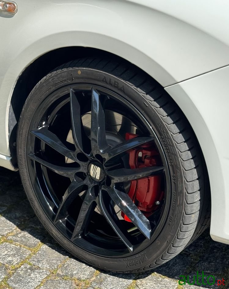 2010' SEAT Leon 2.0 Tsi Cupra R photo #3