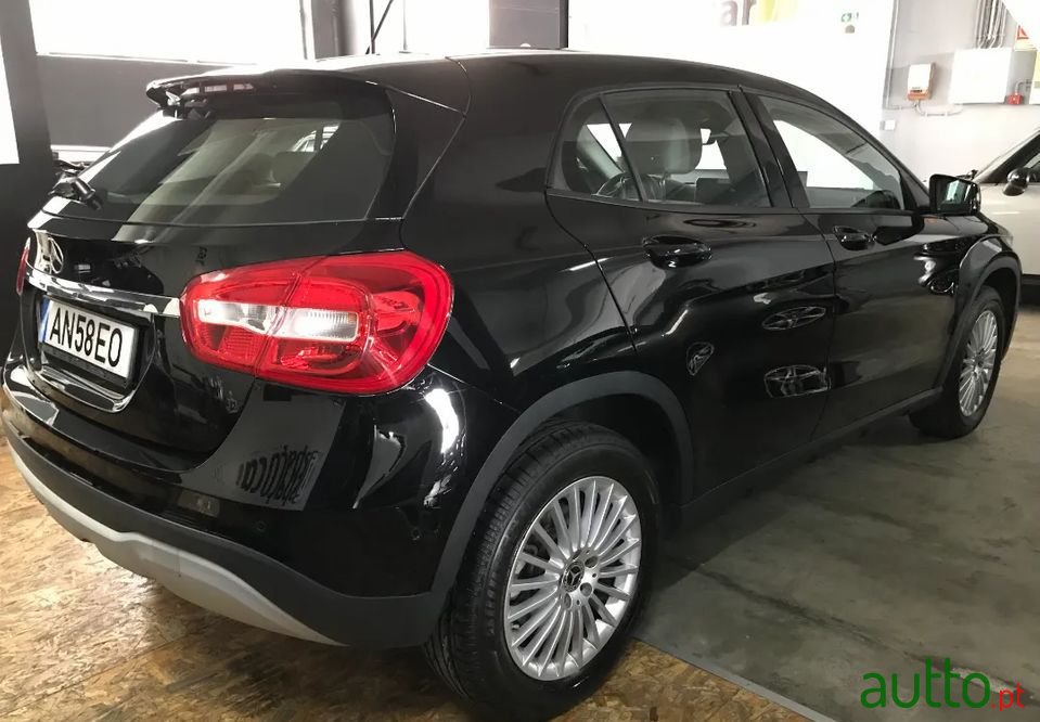 2018' Mercedes-Benz Gla-180 photo #3