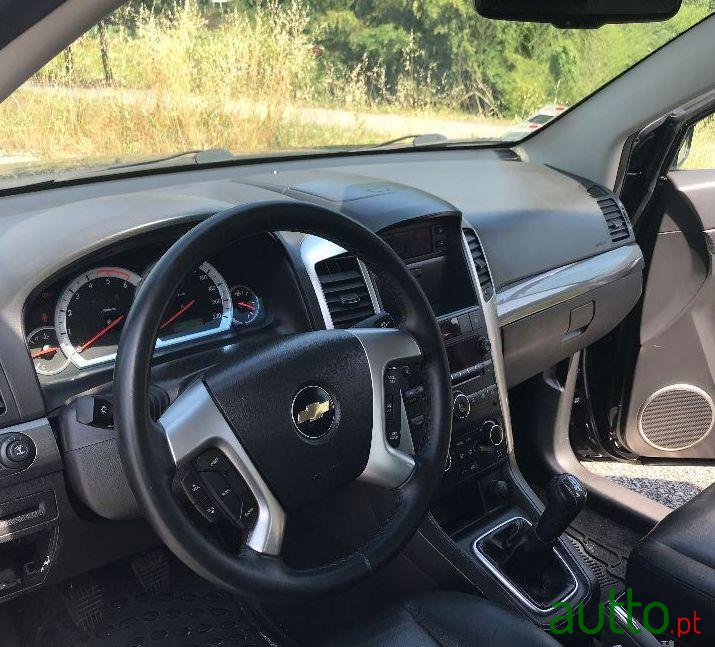 2007' Chevrolet Captiva 4X4 photo #1