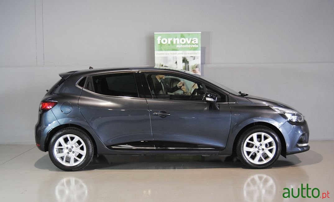 2019' Renault Clio photo #4