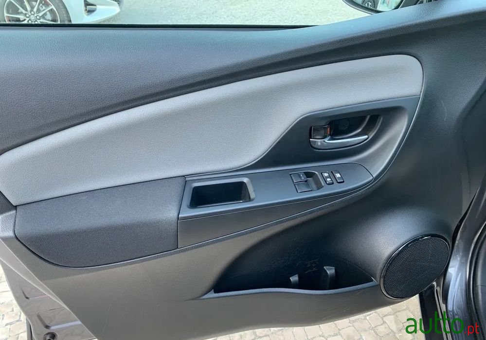 2019' Toyota Yaris photo #4