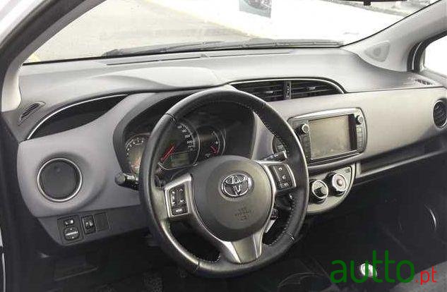 2016' Toyota Yaris photo #1
