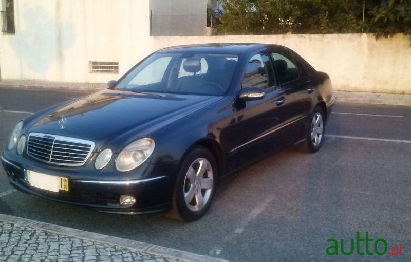 2005' Mercedes-Benz E-270 photo #3