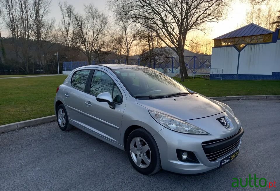 2010' Peugeot 207 photo #3