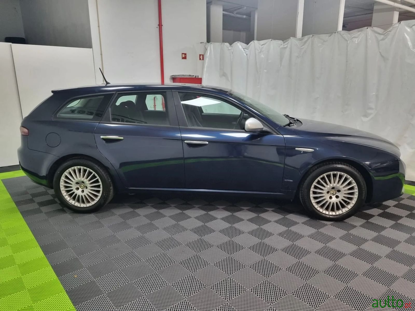 2009' Alfa Romeo 159 Sportwagon photo #5