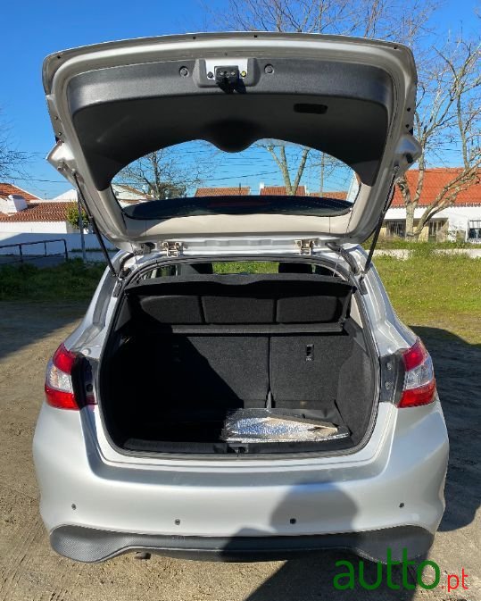 2015' Nissan Pulsar photo #2