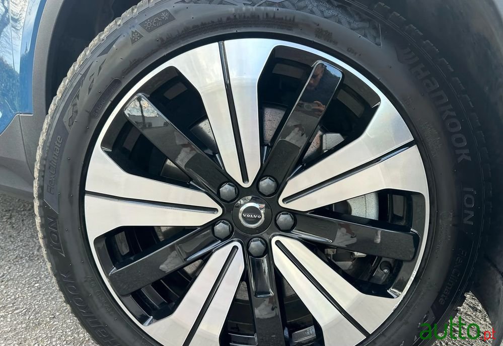 2022' Volvo Xc 40 photo #3