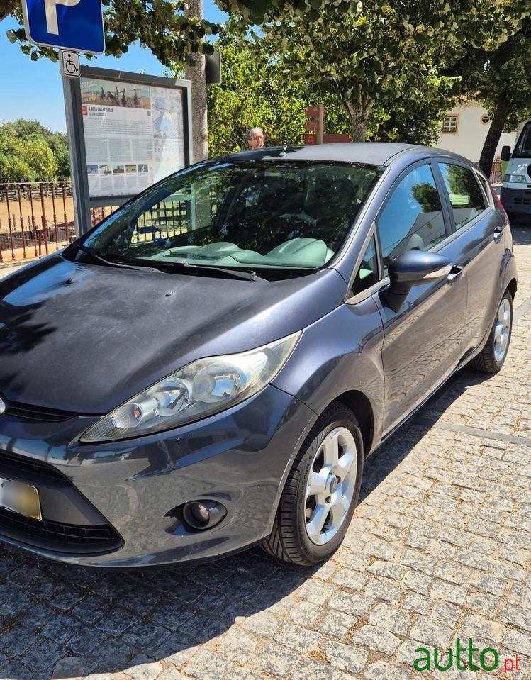 2010' Ford Fiesta photo #3