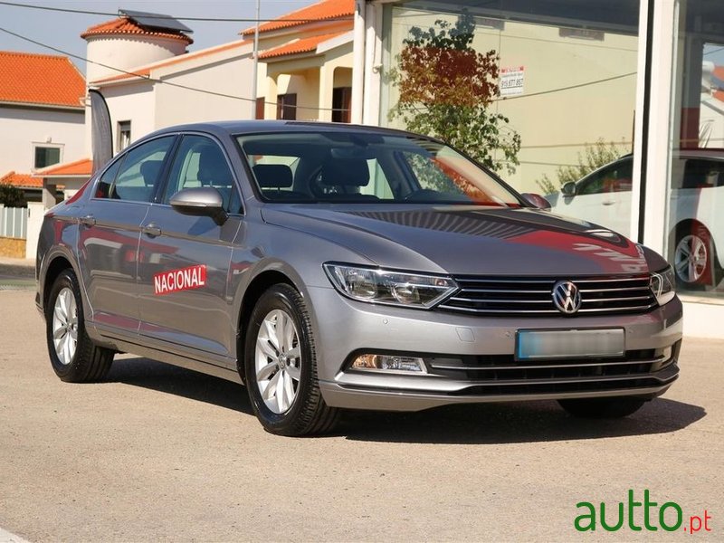 2019' Volkswagen Passat photo #2