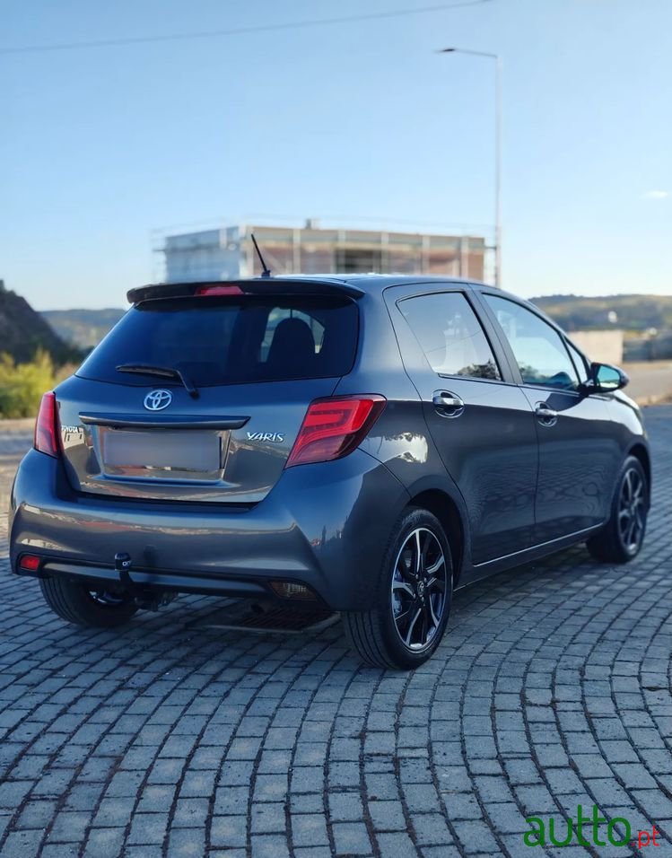 2014' Toyota Yaris photo #3