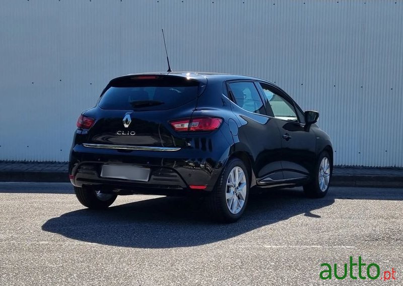 2019' Renault Clio photo #2