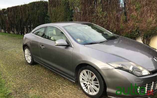 2010' Renault Laguna photo #1