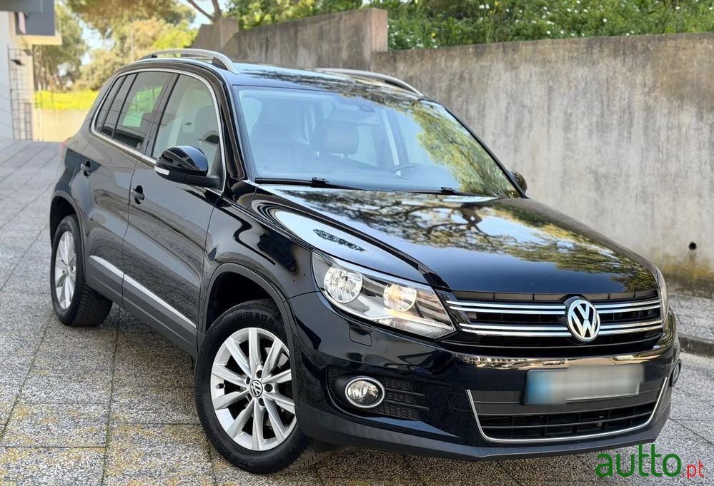 2011' Volkswagen Tiguan photo #6