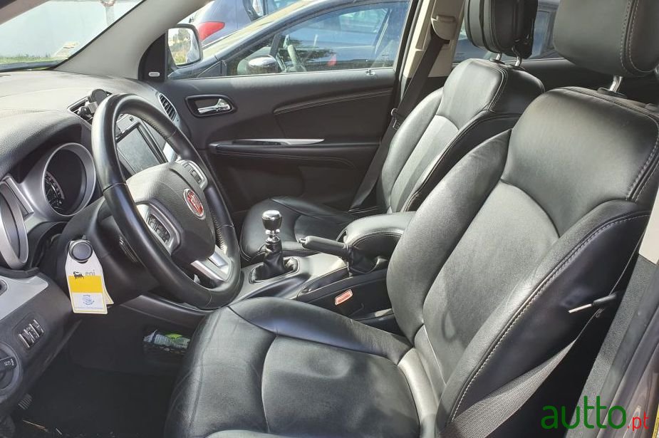 2013' Fiat Freemont photo #3