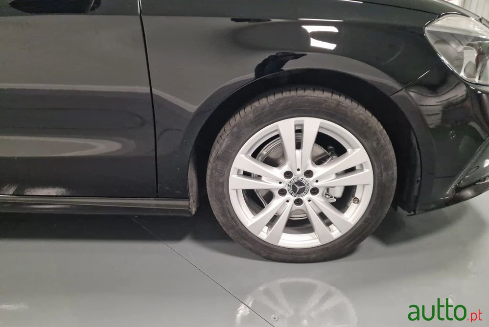 2018' Mercedes-Benz Classe A D Urban photo #4