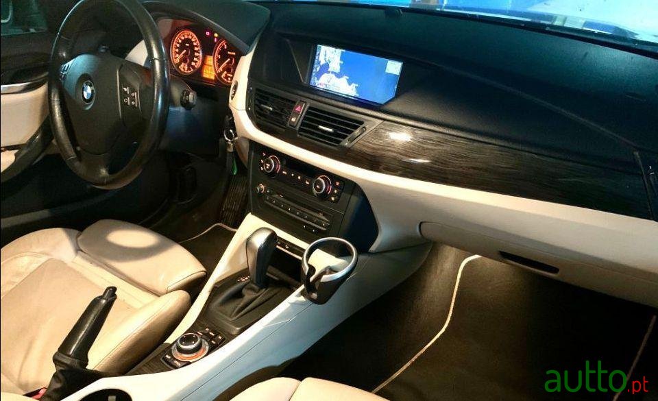 2009' BMW X1 23D photo #2