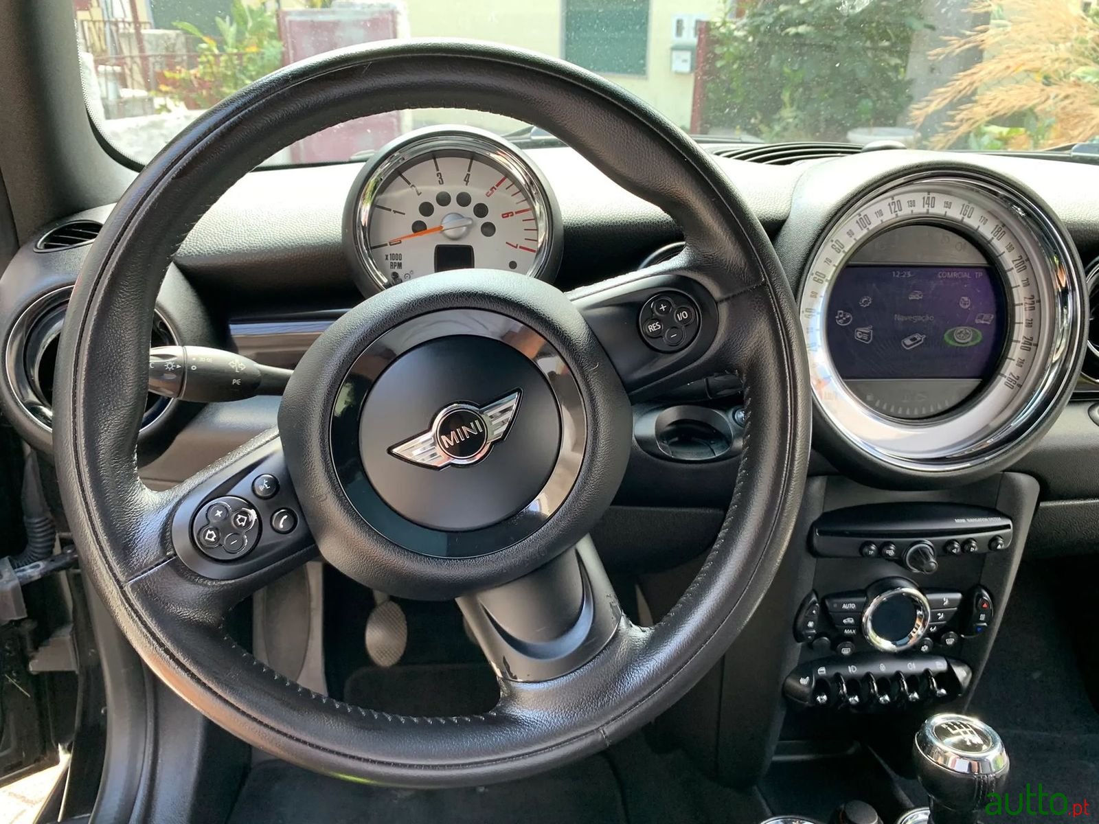2011' MINI Cooper photo #5