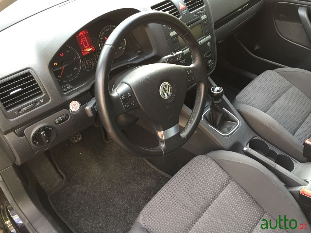 2006' Volkswagen Golf photo #3