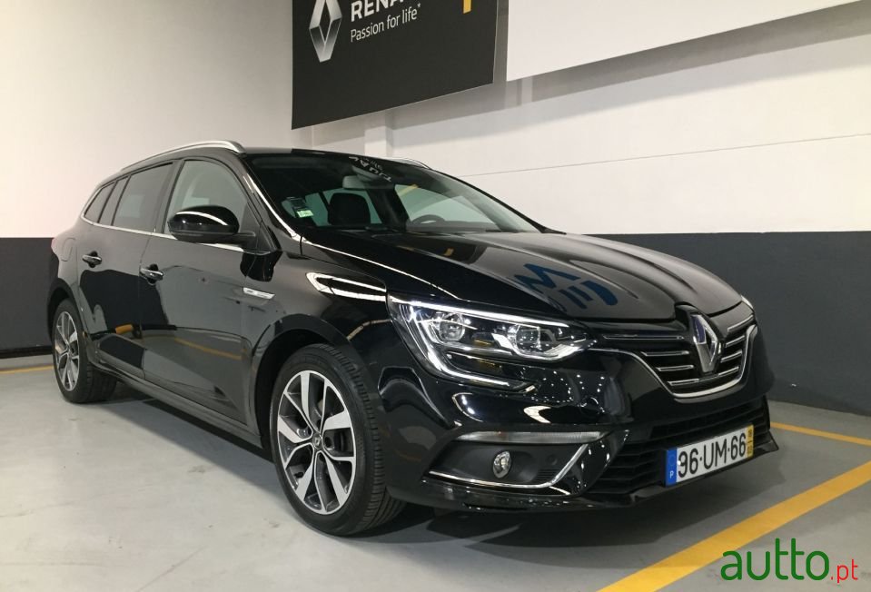 2018' Renault Megane Sport Tourer photo #2