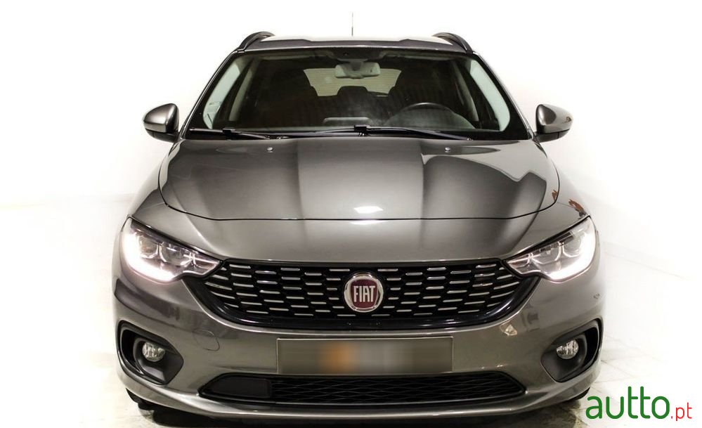 2020' Fiat Tipo Station Wagon photo #2