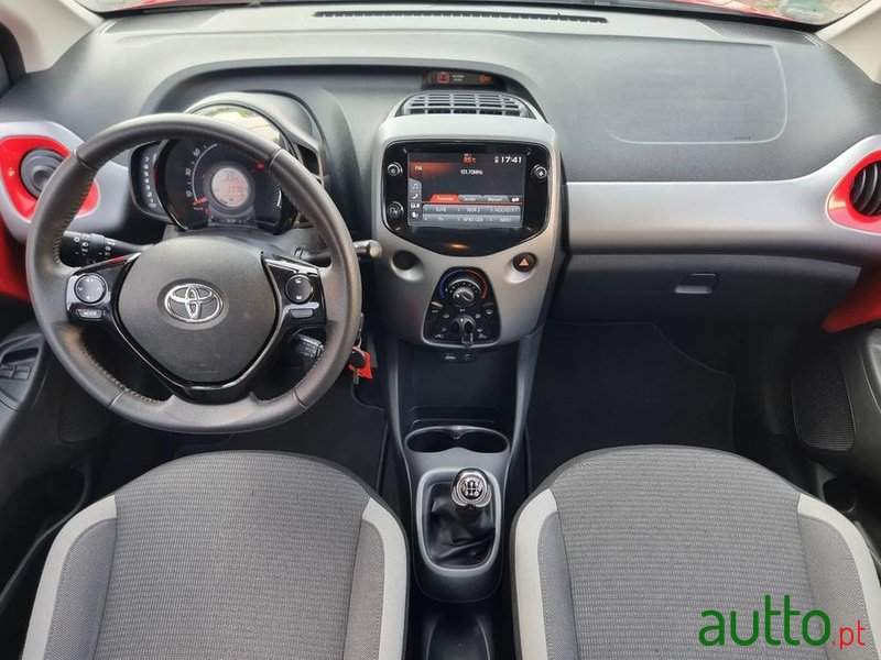 2021' Toyota Aygo 1.0 X-Play+X-Touch photo #4