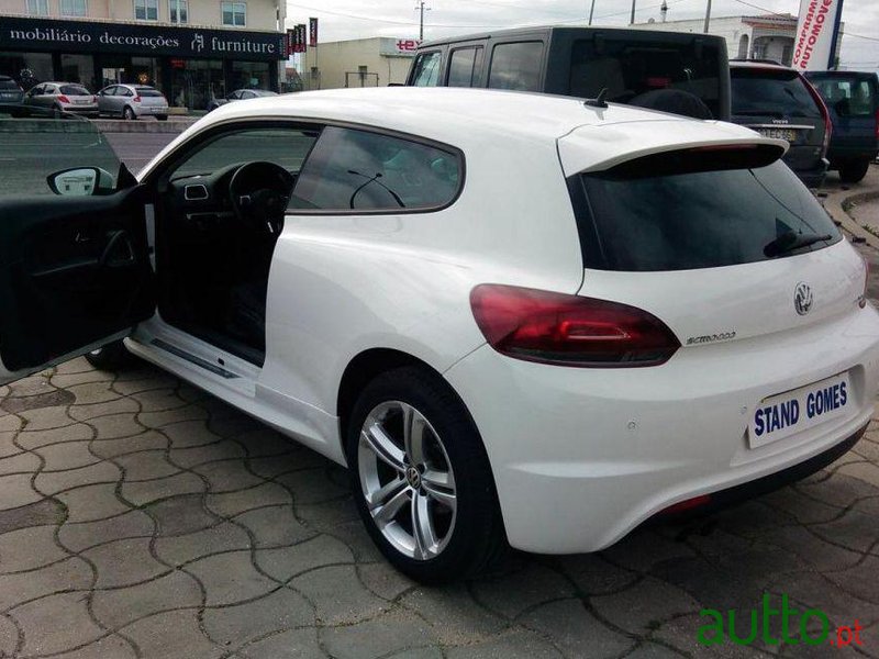 2011' Volkswagen Scirocco 2.0 Tdi R-Line photo #1