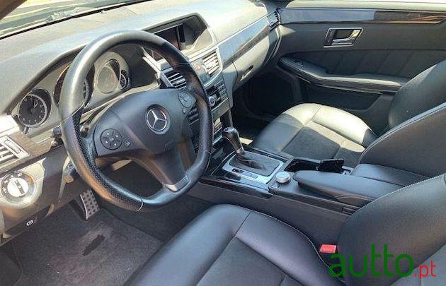 2003' Mercedes-Benz E-250 photo #3