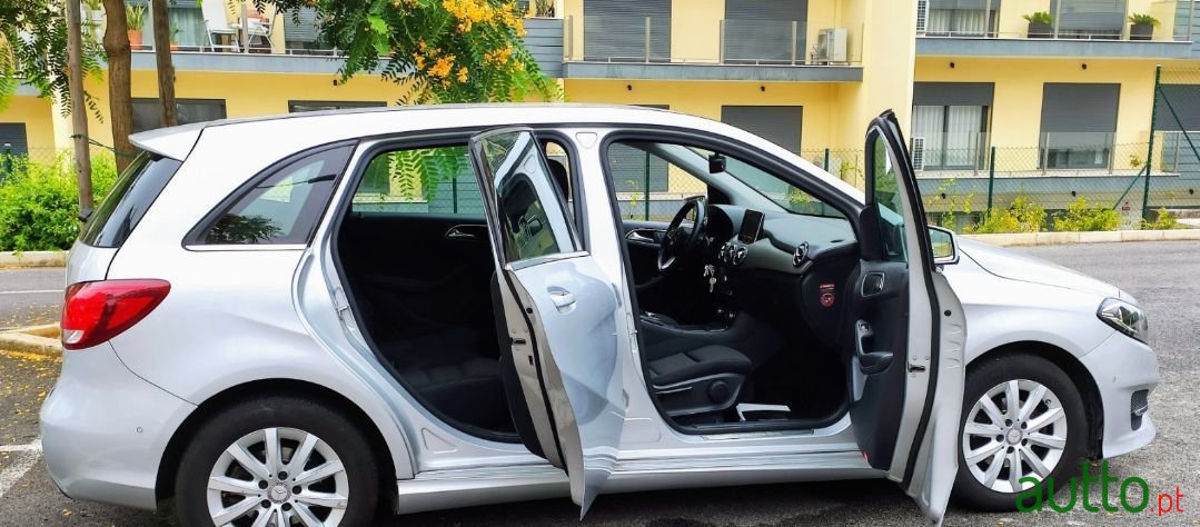 2016' Mercedes-Benz B-180 photo #3