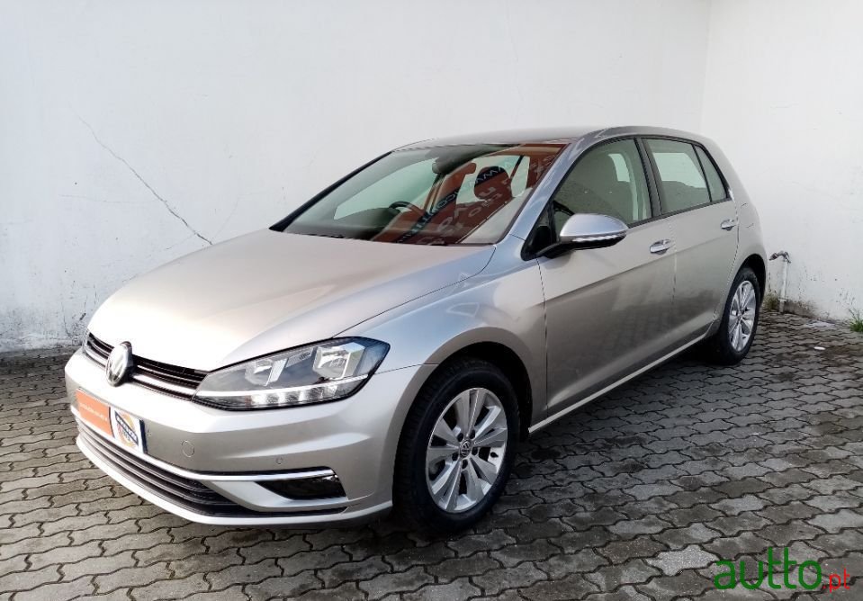 2020' Volkswagen Golf photo #1