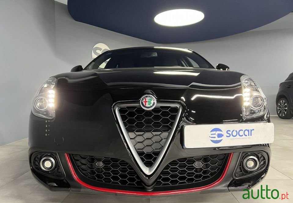 2019' Alfa Romeo Giulietta photo #2