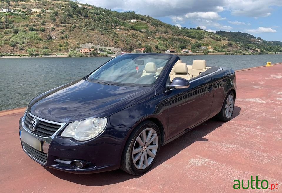 2007' Volkswagen Eos photo #6