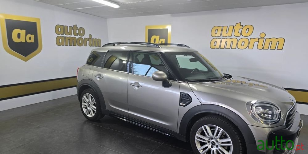 2019' MINI Countryman One D Auto photo #2