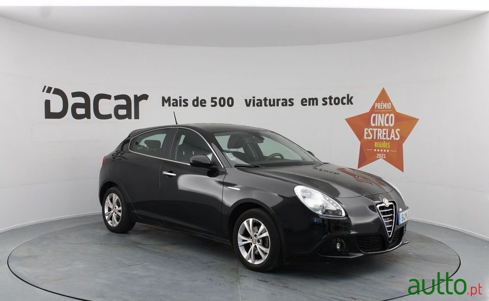 2011' Alfa Romeo Giulietta photo #1