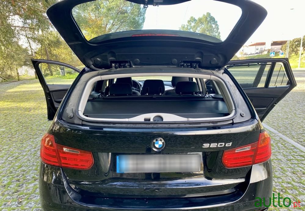 2013' BMW 320 photo #5