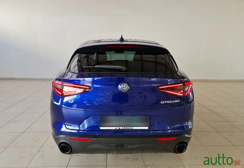2022' Alfa Romeo Stelvio photo #4