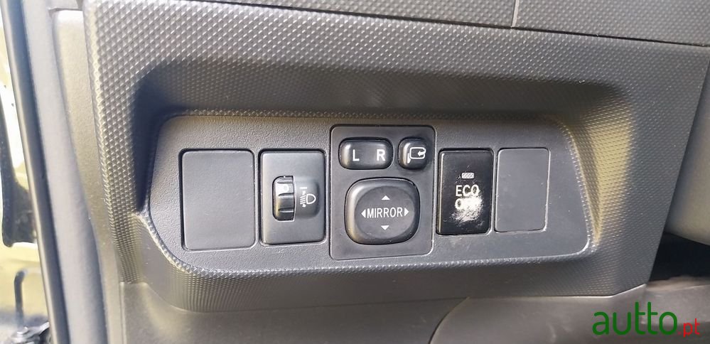 2010' Toyota Auris 1.33 Vvt-I photo #4