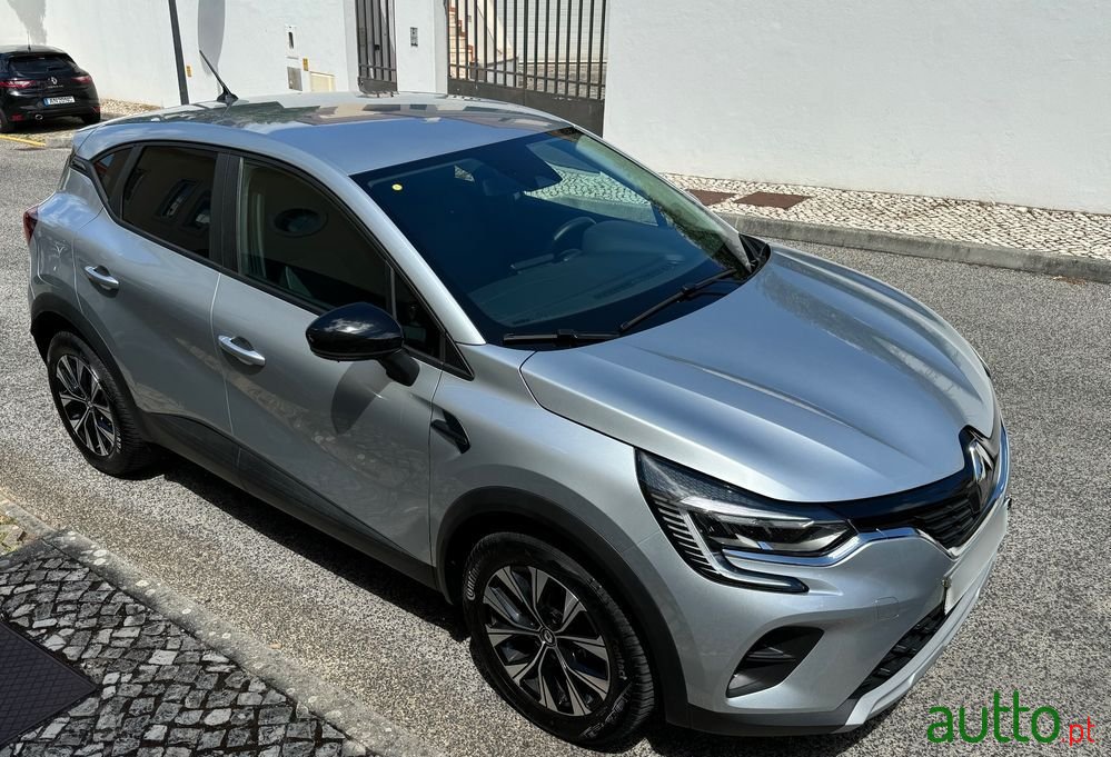 2022' Renault Captur photo #2