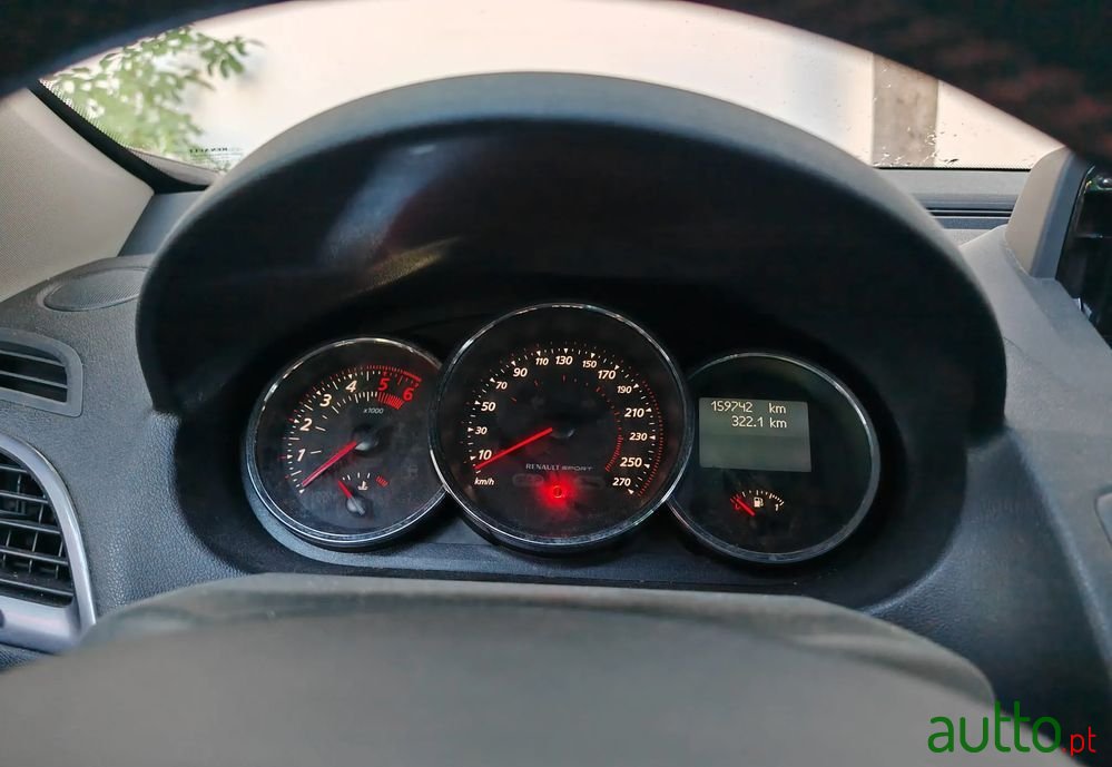 2015' Renault Megane Sport Tourer photo #4