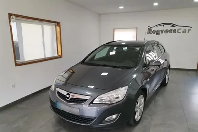 2011' Opel Astra Sports Tourer