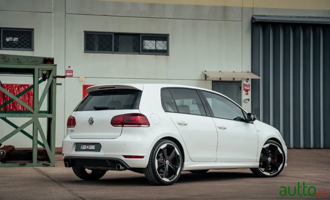 2011' Volkswagen Golf photo #3