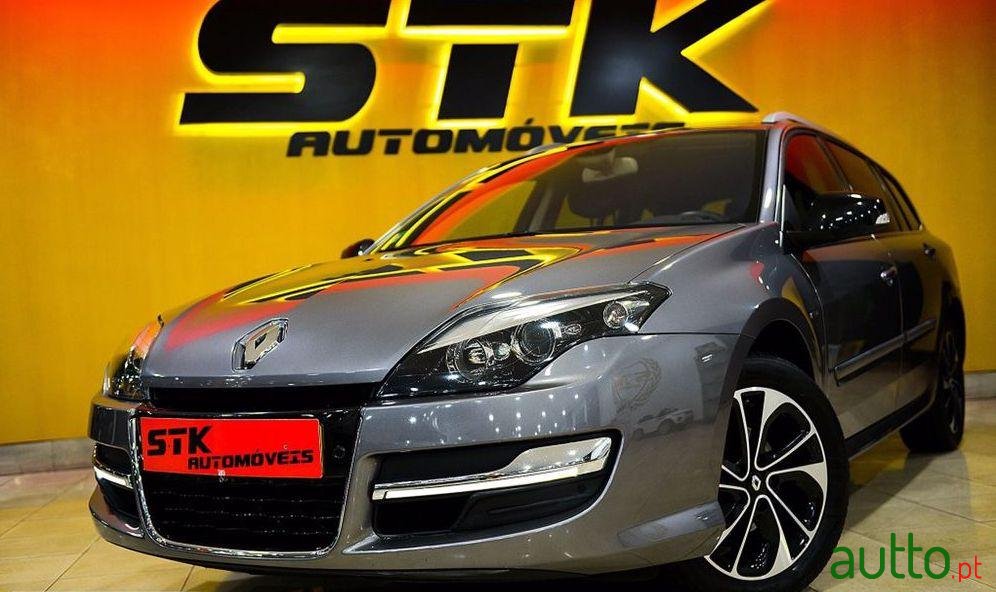 2013' Renault Laguna Break photo #2