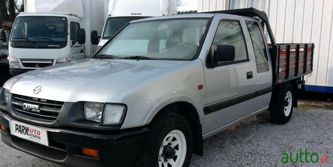 2002' Opel Campo photo #2