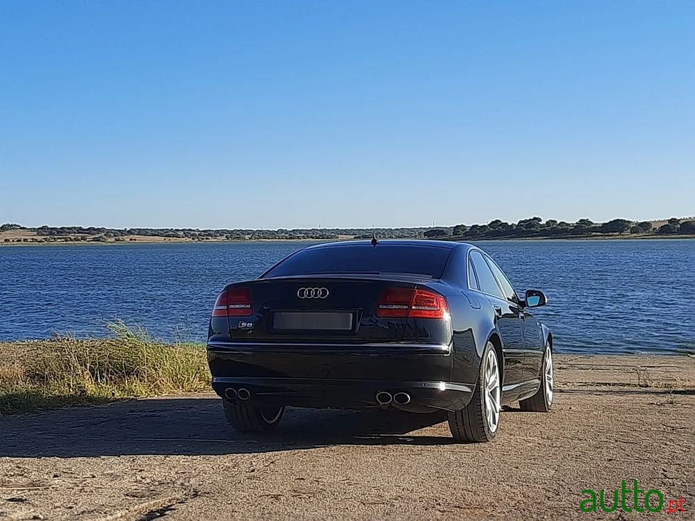 2007' Audi S8 Quattro photo #2